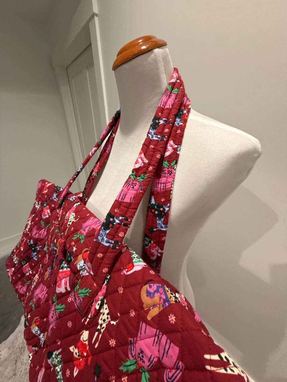 Vera Bradley Grand Tote Holiday Hounds Christmas Dogs Quilted Bag - Picture 12 of 14
